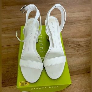 Gianni Bini white heels super cute worn once